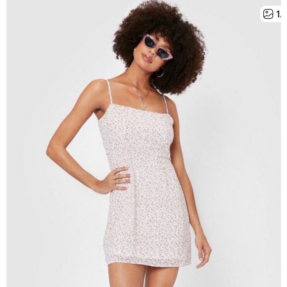 Nasty Gal Dresses & Skirts - Nasty Gal Seeds Must Floral Square Neck mini dress in size 2. Ivory/Purple